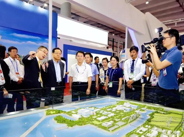 9月13日，在中國—東盟博覽會召開期間，廣西自治區(qū)主席陳武，廣西自治區(qū)副主席張曉欽等一行到中廣核展臺巡視，就中廣核防城港核電發(fā)展情況進行了詳細了解，對防城港核電發(fā)展表示關切。陳武在中廣核展臺防城港核電沙盤模型前詳細詢問防城港核電一期、二期工程進展，及與泰國合作開發(fā)情況