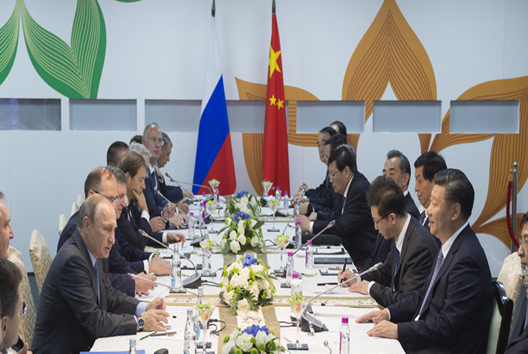 
            	國家主席習(xí)近平3日在廈門會(huì)見俄羅斯總統(tǒng)普京。習(xí)近平歡迎普京來華出席金磚國家領(lǐng)導(dǎo)人第九次會(huì)晤和新興市場(chǎng)國家與發(fā)展中國家對(duì)話會(huì)