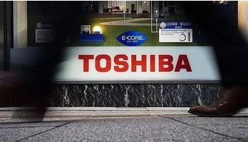 
            	在債務纏身、面臨退市風險的困境面前，有傳聞稱日本百年老店東芝公司要壯士斷腕――停止建造新的核電站。如果此事成真，這將影響到世界核電行業(yè)格局