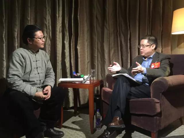 問：我們了解到您已經(jīng)連續(xù)多年提議加快開發(fā)建設(shè)“小型堆”核電。目前，我國“小型堆”核電的進(jìn)展情況如何？錢天林：現(xiàn)在所說的小型堆核電，應(yīng)該稱其為小型先進(jìn)模塊化多用途反應(yīng)堆，特點(diǎn)是高安全性、小身型、多用途，不僅可以用作發(fā)電，而且可以進(jìn)行工業(yè)供熱供汽，為城市供暖，還可用于海水淡化和海洋開發(fā)