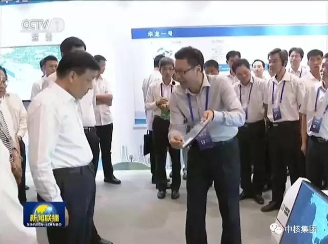 9月17日下午3時(shí)，中共中央政治局常委、中央書記處書記劉云山和劉延?xùn)|、劉奇葆、李源潮、萬鋼等領(lǐng)導(dǎo)同志，來到中國科技館，參加全國科普日北京主場活動(dòng)。在綠色核能主題展區(qū)，劉云山在中核集團(tuán)展臺(tái)先后觀看了華龍一號(hào)、中國實(shí)驗(yàn)快堆等模型