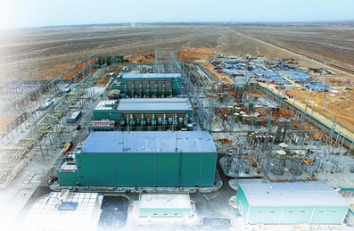 
            	由國核電力院設(shè)計(jì)的酒泉±800千伏換流站，將于2017年4月全站整體投運(yùn)。近五年來，承擔(dān)設(shè)計(jì)工作513人次，開展外業(yè)工作500人次，跑壞工裝鞋400多雙，耗費(fèi)汽油量1萬多噸，用過25800個(gè)快餐盒，特高壓線路里程比地球半徑還要長2000多千米，投運(yùn)后的用電量將滿足不少于4100萬人用電需求，減排二氧化碳量超過24230萬噸……這樣一組數(shù)據(jù)，正是國核電力院人在特高壓領(lǐng)域所付出的努力與艱辛