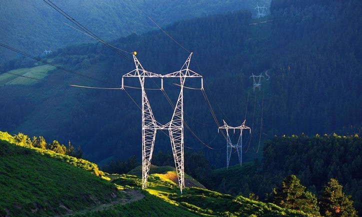 
            	根據(jù)市場研究報(bào)告網(wǎng)站reportbuyer.com發(fā)布的報(bào)告，2016年全球高壓直流輸電市場價(jià)值67.9億美元，預(yù)計(jì)到2023年達(dá)115.2億美元，期間年復(fù)合增率達(dá)7.31%。市場增長得益于若干因素，如電網(wǎng)中電壓源換流器技術(shù)的整合有利于系統(tǒng)安全，歐洲能源政策的自由化，以及核電站和燃煤電廠退役