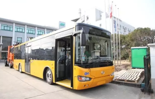 據(jù)報道，由上海企業(yè)主導(dǎo)的中國行業(yè)標(biāo)準(zhǔn)《超級電容電動城市客車供電系統(tǒng)》，已轉(zhuǎn)化為以色列國家標(biāo)準(zhǔn)頒布并實施。這是中國電動汽車行業(yè)首次被發(fā)達國家直接采用的技術(shù)標(biāo)準(zhǔn)，也是我國新能源汽車開發(fā)領(lǐng)域唯一被海外市場認可的行業(yè)標(biāo)準(zhǔn)