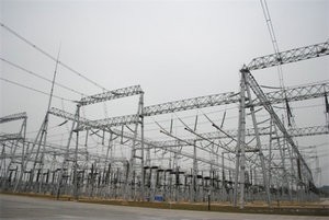 
            	日獲悉，國家電網(wǎng)公司（簡稱“國網(wǎng)”）提前三個月完成新一輪農(nóng)網(wǎng)改造“兩年攻堅戰(zhàn)”，涉及投資1423.6億元。在提升農(nóng)網(wǎng)供電能力的同時，為農(nóng)村經(jīng)濟(jì)社會繁榮發(fā)展注入新動力，有力拉動了全社會消費和投資