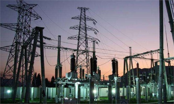 
            	隨著全球能源需求增加，不同國家的政府為了實現(xiàn)環(huán)保發(fā)展以及降低能源消耗，開始導(dǎo)入智能電網(wǎng)科技，并利用其他可得的能源來改善電網(wǎng)以外地區(qū)的需求，包括中國、意大利、印度和美國等國家都制訂了相關(guān)計劃。智能電網(wǎng)的快速普及在未來幾年里將會拉動智能電表市場的快速增長