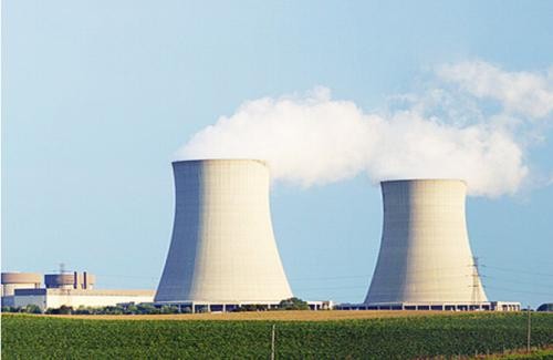 
            	9月26日上午，中國核電（601985）控股的江蘇連云港田灣核電站5號機組順利實現(xiàn)反應(yīng)堆穹頂?shù)跹b一級里程碑節(jié)點，標(biāo)志著該機組由土建全面轉(zhuǎn)入安裝階段。資料顯示，田灣核電站5號機組2015年12月27日正式開工建設(shè)，田灣核電基地規(guī)劃建設(shè)8臺百萬千瓦級壓水堆核電機組，其中田灣核電站擴建工程5、6機組計劃分別于2020年12月和2021年10月投入商業(yè)運行