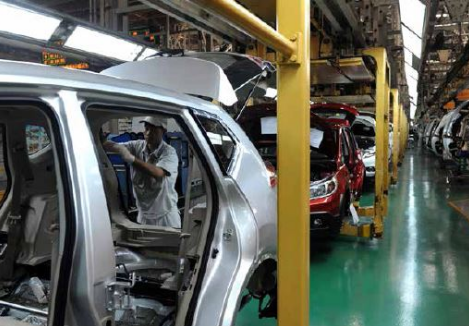 
            	“萬般無奈之下，我司懇請有關(guān)政府部門在不違反相關(guān)環(huán)保法律法規(guī)的前提下，允許界龍繼續(xù)為我司提供3個月的冷拔鋼絲服務(wù)?！边@段話來自一封向上海市經(jīng)濟和信息化委員會、浦東新區(qū)政府、嘉定區(qū)政府發(fā)出的緊急求助函，落款日期為2017年9月14日，落款人為舍弗勒集團大中華區(qū)CEO張藝林，并加蓋舍弗勒投資（中國）有限公司（下稱“舍弗勒”）公章