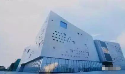 金投原油網(wǎng)09月26日訊，近日，國(guó)內(nèi)最大核電科技館近日在浙江省海鹽縣開(kāi)館試運(yùn)行，現(xiàn)階段暫對(duì)公眾參觀以單位、部門(mén)或團(tuán)體聯(lián)系方式為主，實(shí)行預(yù)約、定時(shí)限量開(kāi)放。這座核電科技館總建筑面積約2.57萬(wàn)平方米，布展面積8300平方米，占地面積1.9萬(wàn)平方米