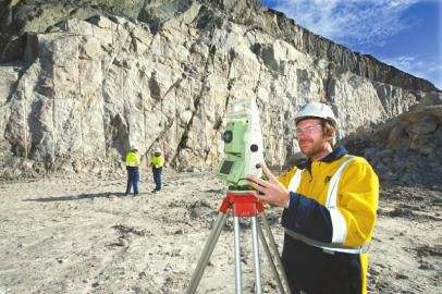 據(jù)彭博新能源財(cái)經(jīng)(Bloomberg New Energy Finance)報(bào)道，預(yù)計(jì)到2021年，金屬鋰或出現(xiàn)供應(yīng)缺口，但目前有42個(gè)項(xiàng)目正在開發(fā)中，以向市場更多地供應(yīng)這一鋰離子電池中的關(guān)鍵元素。

據(jù)BNEF分析師James Frith表示，作為Albemarle公司旗下Greenbushes鋰礦的故鄉(xiāng)——澳大利亞的鋰礦產(chǎn)量到2027年可能會增加三倍以上