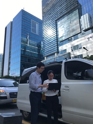 
            	華為表示，該公司與韓國首爾當(dāng)?shù)匾苿?dòng)網(wǎng)絡(luò)運(yùn)營商LGU＋合作完成了在5G密集城區(qū)外場的第一階段測試。該5G實(shí)地測試是以商業(yè)導(dǎo)向而設(shè)計(jì)