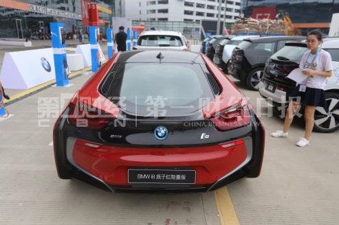 
	中國儲能網(wǎng)訊：10月17日從知情人士獲悉，寶馬在中國的高壓電池工廠將于10月24日開業(yè)，寶馬即將成為中國建立高壓電池生產(chǎn)線的豪華車制造商。


	


	寶馬在華高壓電池工廠項目位于華晨寶馬沈陽發(fā)動機工廠內(nèi)