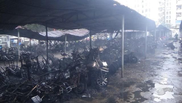 
            	隨著電動(dòng)車普及率的提升，電動(dòng)車充電起火爆炸的新聞也逐漸多了起來(lái)，各地政府現(xiàn)在對(duì)于電動(dòng)車充電安全管理是越來(lái)越重視。比如在深圳有關(guān)于電動(dòng)車禁止室內(nèi)充電的安全規(guī)定，在10月處，臺(tái)州更是開展了電動(dòng)車違規(guī)停放（充電）專項(xiàng)整治行動(dòng)，在河南、廣西等多地也都出現(xiàn)了相關(guān)的政策！今年10月9日河北省公安廳也出臺(tái)了《關(guān)于加強(qiáng)電動(dòng)自行車消防安全管理的通告》，在通告中嚴(yán)禁在住宅建筑疏散通道、安全出口、樓梯間（門洞口）、樓層樓道、電梯前室及地下室停放電動(dòng)自行車、為電動(dòng)自行車充電