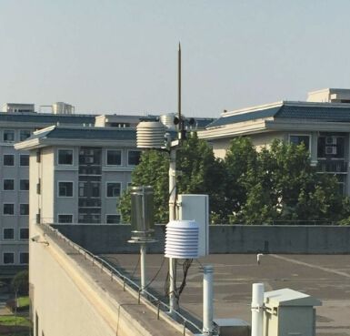 　　為了準確研判市區(qū)大氣污染形成和變化趨勢，并對區(qū)域環(huán)境和道路交通污染實時監(jiān)控，根據(jù)科技治霾攻堅戰(zhàn)的要求，山西太原市不斷加大環(huán)保監(jiān)測設(shè)施的建設(shè)，截至目前，已陸續(xù)建成300余個自動監(jiān)測微觀站，并陸續(xù)啟用。  (圖片來自網(wǎng)絡(luò)，侵刪) 　　據(jù)介紹，山西太原市(城六區(qū))道路環(huán)境在線監(jiān)測系統(tǒng)項目是太原“智慧環(huán)保”的重要組成部分，將建成一套結(jié)構(gòu)合理、功能齊全、信息傳輸通暢的智能化道路環(huán)境監(jiān)測平臺，其中，300余個自動監(jiān)測微觀站就是一項重要內(nèi)容，它可實現(xiàn)對全市道路環(huán)