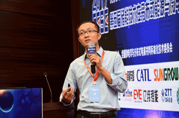 
	中國(guó)儲(chǔ)能網(wǎng)訊：10月12-13日，第五屆儲(chǔ)能技術(shù)在分布式能源與微電網(wǎng)中應(yīng)用高層研討會(huì)在深圳順利召開(kāi)，來(lái)自行業(yè)協(xié)會(huì)、科研院所、知名企業(yè)的代表超過(guò)300名嘉賓到場(chǎng)參會(huì)。會(huì)議由中國(guó)化學(xué)與物理電源行業(yè)協(xié)會(huì)、全國(guó)微電網(wǎng)與分布式電源并網(wǎng)標(biāo)準(zhǔn)化技術(shù)委員會(huì)聯(lián)合主辦