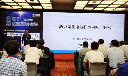 
	中國(guó)儲(chǔ)能網(wǎng)訊：10月12-13日，第五屆儲(chǔ)能技術(shù)在分布式能源與微電網(wǎng)中應(yīng)用高層研討會(huì)在深圳順利召開(kāi)，來(lái)自行業(yè)協(xié)會(huì)、科研院所、知名企業(yè)的代表超過(guò)300名嘉賓到場(chǎng)參會(huì)。會(huì)議由中國(guó)化學(xué)與物理電源行業(yè)協(xié)會(huì)、全國(guó)微電網(wǎng)與分布式電源并網(wǎng)標(biāo)準(zhǔn)化技術(shù)委員會(huì)聯(lián)合主辦