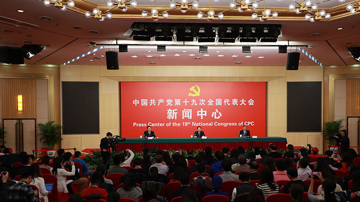 
            	10月23日下午，十九大新聞中心舉辦記者招待會(huì)，邀請(qǐng)中央財(cái)經(jīng)領(lǐng)導(dǎo)小組辦公室副主任楊偉民，環(huán)境保護(hù)部黨組書記、部長(zhǎng)李干杰介紹踐行綠色發(fā)展理念，建設(shè)美麗中國(guó)有關(guān)情況，并回答記者提問。主持人郭衛(wèi)民女士們、先生們，記者朋友們：大家下午好