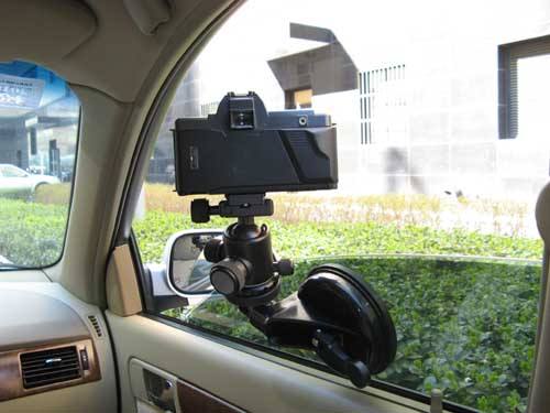 　　近日，日本九州工業(yè)大學(xué)研究人員最新開發(fā)出一種可防止開車瞌睡的電波感應(yīng)器，該感應(yīng)器能通過向駕駛者發(fā)送電波，檢測駕駛者的瞌睡狀態(tài)，并發(fā)出警示。  (圖片來自網(wǎng)絡(luò)，侵刪) 　　據(jù)《日本經(jīng)濟(jì)新聞》日前報(bào)道，九州工業(yè)大學(xué)的佐藤寧教授等人發(fā)明的這種電波感應(yīng)器可以安裝在駕駛者的前方，駕駛者無需佩戴任何設(shè)備，感應(yīng)器可向駕駛者發(fā)出微弱的電波，并檢測人體反射回來的電波