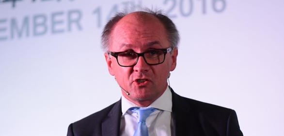 
魏嵐德 東方IC 資料
寶馬考慮在中國設(shè)廠生產(chǎn)MINI品牌純電動車的傳言紛紛，它在中國的合資品牌華晨寶馬已經(jīng)宣布了動力電池中心投產(chǎn)。
10月24日，遼寧沈陽，華晨寶馬動力電池中心正式揭幕，華晨寶馬成為中國建立動力電池中心的豪華汽車制造商，該動力電池中心是寶馬集團(tuán)在德國之外建立的第一家完整的動力電池中心