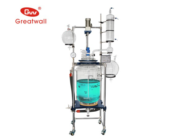 　　提供一手全國市場儀表價格行情，盡在中國儀表網(wǎng)。 　　品牌：鄭州長城科工貿(mào) 　　產(chǎn)品名：雙層玻璃反應(yīng)釜 　　型號：GR-100L 　　制造企業(yè)：鄭州長城科工貿(mào)有限公司（進(jìn)入展臺） 　　10月市場價格：53800元 　　產(chǎn)品介紹：雙層玻璃反應(yīng)釜內(nèi)層容器放置反應(yīng)物料，同時可抽真空和調(diào)速攪拌，夾層可導(dǎo)入冷凍液、水和高溫液對物料進(jìn)行升溫和冷卻