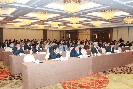 　　10月17-18日，國家質(zhì)檢總局科技委質(zhì)量檢測與管理專業(yè)技術(shù)委員會(以下簡稱“質(zhì)量專業(yè)委”)年會暨“國家質(zhì)量技術(shù)基礎(chǔ)與產(chǎn)品質(zhì)量提升”技術(shù)交流會在江蘇常州召開。  會議現(xiàn)場     攝影：王孜一 　　會議由質(zhì)量專業(yè)委主辦，中國計量科學(xué)研究院(以下簡稱“中國計量院”)、中國標(biāo)準(zhǔn)化研究院(以下簡稱“中國標(biāo)準(zhǔn)化院”)、上海市質(zhì)量監(jiān)督檢驗技術(shù)研究院(以下簡稱&ldqu