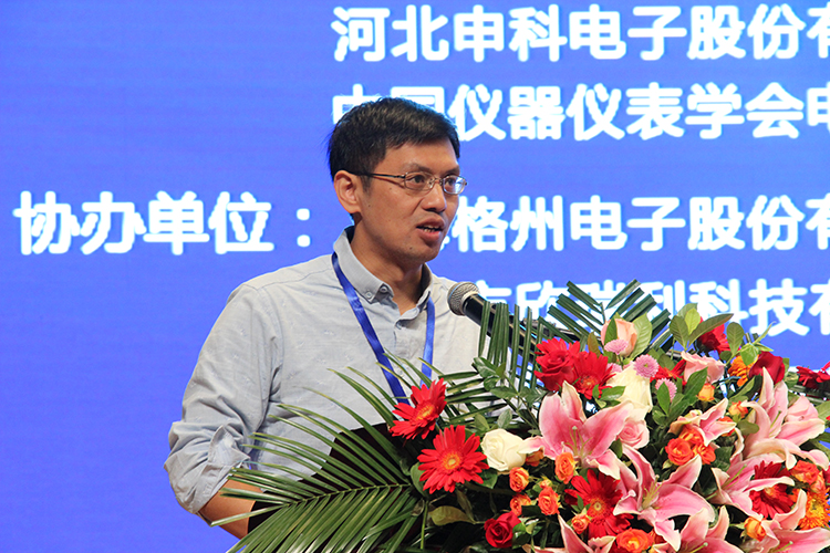 　　近日，浙江省計(jì)量院教授級(jí)高工、博士周韶園被國(guó)際電工技術(shù)委員會(huì)(IEC)授予標(biāo)準(zhǔn)制定領(lǐng)域的最高榮譽(yù)—“IEC 1906獎(jiǎng)”。成為國(guó)內(nèi)計(jì)量科研院所中首位獲得該榮譽(yù)的專家