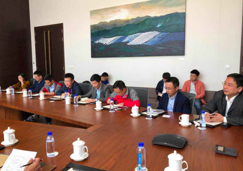 
	——記全國儲能產(chǎn)業(yè)巡回調(diào)研團(tuán)走進(jìn)江蘇省最大商業(yè)化鋰電池示范項(xiàng)目 



	中國儲能網(wǎng)訊：協(xié)鑫（集團(tuán)）控股有限公司，創(chuàng)立于1990年，經(jīng)過27年的發(fā)展，現(xiàn)已成為以清潔能源為主，相關(guān)產(chǎn)業(yè)多元化發(fā)展的綜合能源服務(wù)商。產(chǎn)業(yè)類型涵蓋電力、光伏制造、石油天然氣開采供應(yīng)、智慧城市建設(shè)、金融服務(wù)五大領(lǐng)域