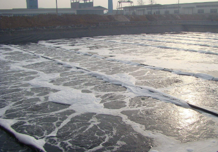 　　10月31日，記者從天津濱海新區(qū)環(huán)境局了解到，作為濱海新區(qū)環(huán)境監(jiān)測項目，目前濱海新區(qū)重點排污單位水質(zhì)自動監(jiān)控系統(tǒng)建設已基本完工并投入試運行。新區(qū)環(huán)境保護部門將通過多種手段減少企業(yè)污染物排放，保障河道水質(zhì)