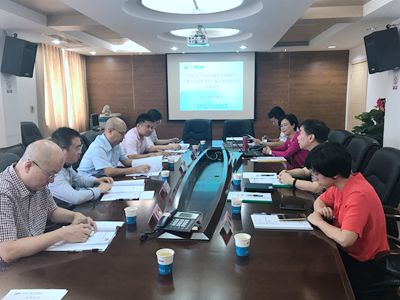 　　10月20日，由國家光伏產(chǎn)業(yè)計量測試中心起草的福建省地方計量校準規(guī)范《光伏電池型太陽輻照度測試儀校準規(guī)范》通過專家驗收。  驗收會現(xiàn)場 　　太陽輻照度測試儀是太陽能光伏和太陽能熱電設備安裝者進行綜合太陽能現(xiàn)場勘測的儀器，可幫助安裝者快速識別利用太陽能能量的最佳位置，并精確地測量輻照度、傾斜度和方位