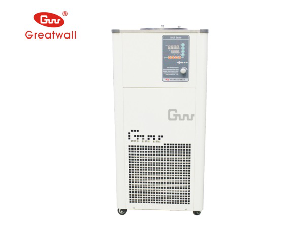 　　提供一手全國(guó)市場(chǎng)儀表價(jià)格行情，盡在中國(guó)儀表網(wǎng)。 　　品牌：鄭州長(zhǎng)城科工貿(mào) 　　產(chǎn)品名：低溫恒溫?cái)嚢璺磻?yīng)浴 　　型號(hào)：DHJF-8005 　　制造企業(yè)：鄭州長(zhǎng)城科工貿(mào)有限公司（進(jìn)入展臺(tái)） 　　11月市場(chǎng)價(jià)格：33900元 　　產(chǎn)品介紹：可替代干冰和液氮做低溫反應(yīng)，控溫精度高