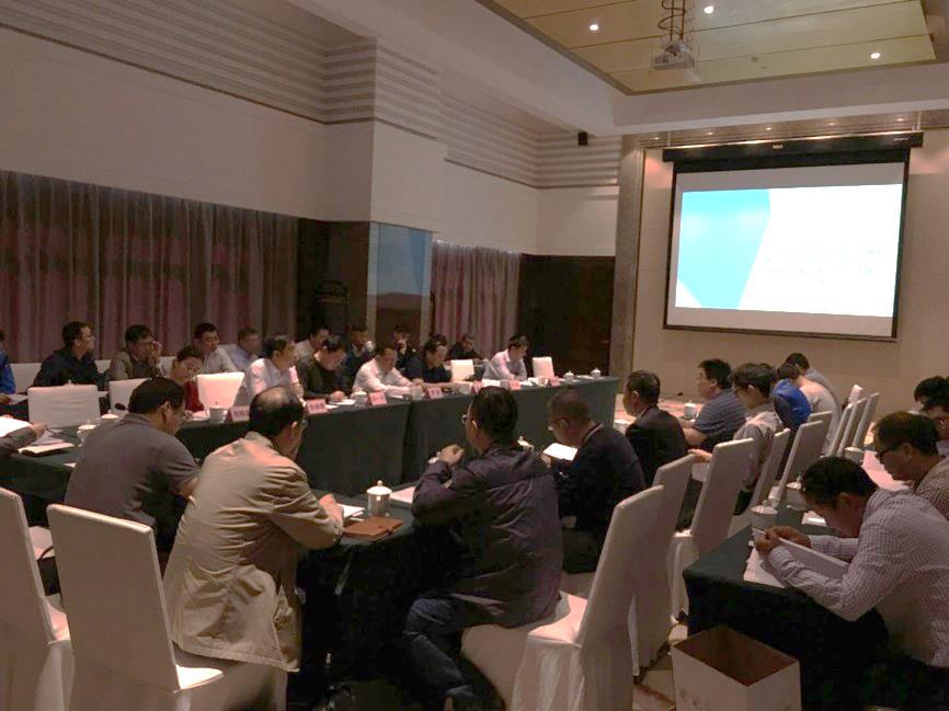 　　近日，為有效支撐生活垃圾焚燒固定源煙氣排放的監(jiān)管工作，規(guī)范生活垃圾焚燒固定源煙氣CEMS儀器的性能質(zhì)量，同時(shí)為構(gòu)建符合我國(guó)垃圾焚燒污染源排放特點(diǎn)和現(xiàn)狀的，滿足環(huán)境在線監(jiān)測(cè)和管理需求的垃圾焚燒CEMS質(zhì)量管理和質(zhì)量控制規(guī)范體系，中國(guó)環(huán)境監(jiān)測(cè)總站擬正式啟動(dòng)生活垃圾焚燒固定源煙氣CEMS的適用性檢測(cè)工作。 審議會(huì)現(xiàn)場(chǎng) 　　為保證儀器檢測(cè)工作科學(xué)規(guī)范，中國(guó)環(huán)境監(jiān)測(cè)總站質(zhì)檢室借鑒歐美日等國(guó)外相關(guān)標(biāo)準(zhǔn)，在開(kāi)展不同型號(hào)典型儀器驗(yàn)證測(cè)試的基礎(chǔ)上，組織編制了《生活垃圾焚燒固定源煙氣(顆粒物、SO2、