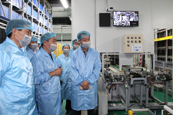 
	中國(guó)儲(chǔ)能網(wǎng)訊：在行業(yè)爆發(fā)之時(shí)，動(dòng)力電池“國(guó)家隊(duì)”也加入到募資熱潮內(nèi)。根據(jù)北交所企業(yè)增資版最新信息，國(guó)聯(lián)汽車動(dòng)力電池研究院有限責(zé)任公司（以下簡(jiǎn)稱“國(guó)聯(lián)研究院”）擬募集資金總額不超過(guò)53937萬(wàn)元，對(duì)應(yīng)持股比例 30.47%