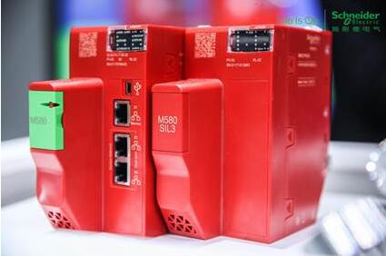 　　11月9日，全球能效管理與自動化領(lǐng)域數(shù)字化轉(zhuǎn)型的領(lǐng)導(dǎo)者施耐德電氣于2017中國國際工業(yè)博覽會現(xiàn)場，發(fā)布了全新Modicon M580 Safety ePAC專業(yè)安全控制器，在豐富Modicon ePAC大型高端控制器家族版圖的同時，也再次鞏固了施耐德電氣在工業(yè)控制領(lǐng)域的領(lǐng)導(dǎo)地位。  施耐德電氣Modicon M580 Safety ePAC產(chǎn)品圖 　　Modicon M580 Safety ePAC專業(yè)安全控制器基于Modicon ePAC系列高端控制器的強大性能，融合先
