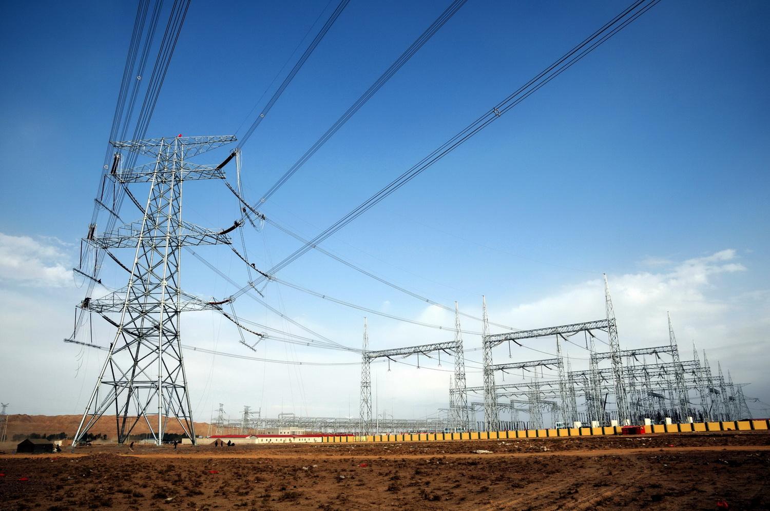 　　日前，記者從河北井陘供電部門獲悉，今年以來(lái)，井陘縣累計(jì)投資2.8億多元，建設(shè)“百年堅(jiān)強(qiáng)電網(wǎng)”，為實(shí)施鄉(xiāng)村振興計(jì)劃夯實(shí)提供了可靠電力保障。  (圖片來(lái)自網(wǎng)絡(luò)，侵刪) 　　提高主電網(wǎng)防洪抗災(zāi)能力