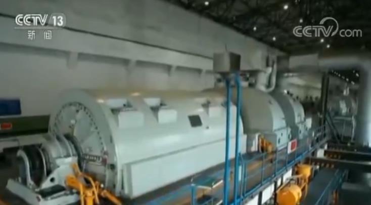 
            	早在今年2月，環(huán)保部等部門發(fā)布《2017年京津冀及周邊地區(qū)大氣污染防治行動工作方案》。5月，財政部等部門發(fā)布《關于開展中央財政支持北方地區(qū)冬季清潔取暖試點工作的通知》，確定首批試點