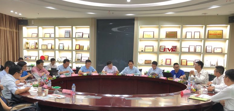 
	中國儲能網(wǎng)訊：惠州億緯鋰能股份有限公司（以下簡稱億緯鋰能）創(chuàng)立于2001年，自2009年在深圳創(chuàng)業(yè)板上市至今，已形成鋰原電池、鋰離子電池、電源系統(tǒng)等核心業(yè)務(wù)，產(chǎn)品廣泛應(yīng)用與物聯(lián)網(wǎng)與能源互聯(lián)網(wǎng)。


	億緯鋰能發(fā)布的《2017年第三季度報告》顯示，前三季度億緯鋰能實現(xiàn)營業(yè)收入19.87億元，比上年同期增長37.21%，主要原因是：第一、鋰原電池業(yè)務(wù)、鋰離子消費類電池業(yè)務(wù)、電子霧化器業(yè)務(wù)持續(xù)穩(wěn)定增長帶來營業(yè)收入的增長；第二、公司動力、儲能電池產(chǎn)能釋放，帶來營業(yè)收入的增長