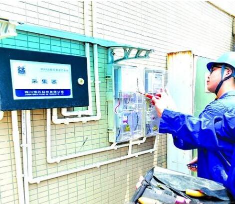 　　11月10日，從國(guó)網(wǎng)四川電力公司羅江縣供電公司獲悉，日前，隨著東城國(guó)際和秀水灣小區(qū)580戶“三表合一”改造完成，該公司“三表合一”共計(jì)完成652戶。  (圖片來(lái)自網(wǎng)絡(luò)，侵刪) 　　“三表合一”是指電表、水表、氣表智能一體化采集