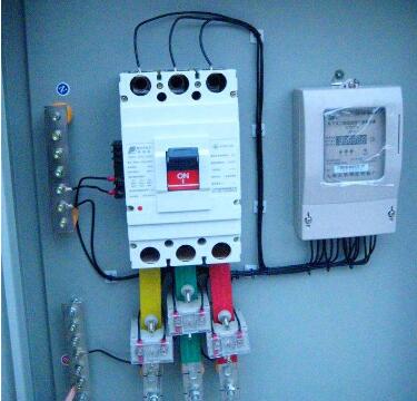 　　今年以來(lái)，共享經(jīng)濟(jì)項(xiàng)目遍地開(kāi)花，共享單車、共享汽車等風(fēng)靡全國(guó)。山西晉中供電公司創(chuàng)新思維，在電力系統(tǒng)內(nèi)提出“電表共享業(yè)務(wù)管理”概念，并作為山西省電力公司系統(tǒng)試點(diǎn)單位，著實(shí)趕了一場(chǎng)“共享熱”