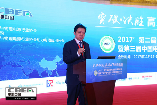 
	中國(guó)儲(chǔ)能網(wǎng)訊：11月16日，“2017’第二屆動(dòng)力電池應(yīng)用國(guó)際峰會(huì)暨第三屆中國(guó)電池行業(yè)智能制造研討會(huì)”在北京啟幕。本屆峰會(huì)由中國(guó)化學(xué)與物理電源行業(yè)協(xié)會(huì)和電池中國(guó)網(wǎng)共同主辦，天津力神電池股份有限公司聯(lián)合主辦；中國(guó)化學(xué)與物理電源行業(yè)協(xié)會(huì)動(dòng)力電池應(yīng)用分會(huì)承辦，無(wú)錫先導(dǎo)智能裝備股份有限公司聯(lián)合承辦