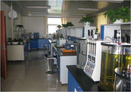 　　近日，中國計量科學(xué)研究院(以下簡稱中國計量院)納米所專家到位于黑龍江省漠河縣中俄原油管道首站的國家石油檢測重點實驗室進行調(diào)研。  (圖片來自網(wǎng)絡(luò)，侵刪) 　　調(diào)研組一行4人參觀了國家石油檢測重點實驗室，與實驗室主管單位黑龍江出入境檢驗檢疫局相關(guān)部門負責(zé)人和一線技術(shù)人員舉行了交流座談