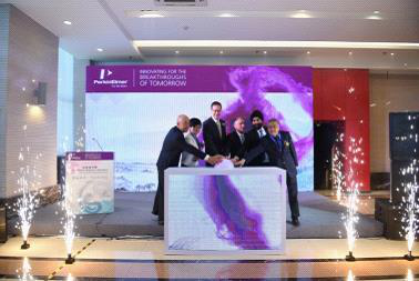 
            	2017年10月31日，珀金埃爾默在其太倉工廠舉行了“‘析’為中用――探索與分析解決方案事業(yè)部生產(chǎn)制造線啟動儀式”，宣布該事業(yè)部(DAS)部分生產(chǎn)制造線正式落戶中國。據(jù)悉，首批投入制造生產(chǎn)的產(chǎn)品包括了Avio 200電感耦合等離子體發(fā)射光譜儀(ICP-OES)、Clarus系列氣相色譜儀(GC)以及PinAAcle系列原子吸收光譜儀(AAS)