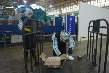 　　11月20日，記者從浙江出入境檢驗檢疫局獲悉，該局于日前舉行了杭州郵路口岸核與輻射實戰(zhàn)應(yīng)急處置演練。  浙江出入境檢驗檢疫局開展郵路口岸核與輻射實戰(zhàn)應(yīng)急演練