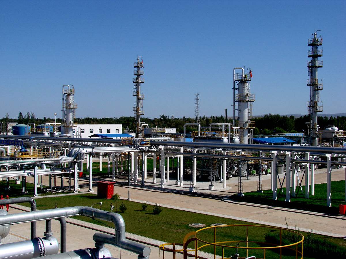 　　11月11日，浙江寧波鎮(zhèn)海煉化在線色度分析儀在煉油一部三加氫裝置成功投入運行，有效滿足原料品質(zhì)在線實時監(jiān)控要求，為航煤產(chǎn)品質(zhì)量提供堅實保障。  (圖片來自網(wǎng)絡(luò)，侵刪) 　　在該套在線色度分析儀投用之前，三加氫原料都是通過化驗人員現(xiàn)場采樣分析來確定品質(zhì)的，化驗周期需要6-8小時，影響操作人員對原料品質(zhì)的實時監(jiān)控