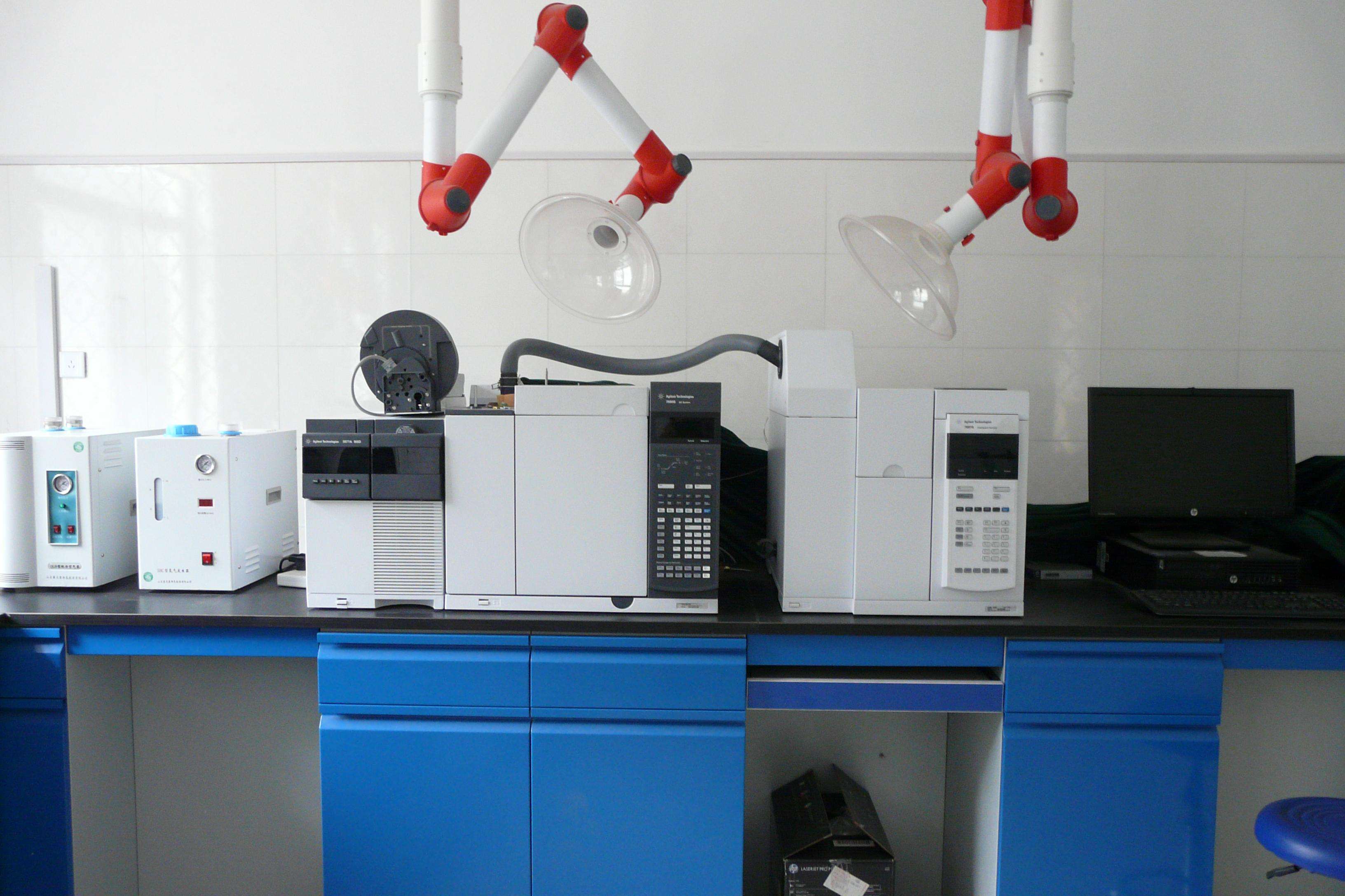 　　浙江師范大學遵循“開放共享、有償使用、服務社會、績效考核”原則，著力加強大型儀器設備的管理，大力推進開放共享，提高使用效益，充分發(fā)揮大型儀器設備在創(chuàng)新型人才培養(yǎng)和提升科研層次中的作用。  (圖片來自網絡，侵刪) 　　一是把好申購論證關