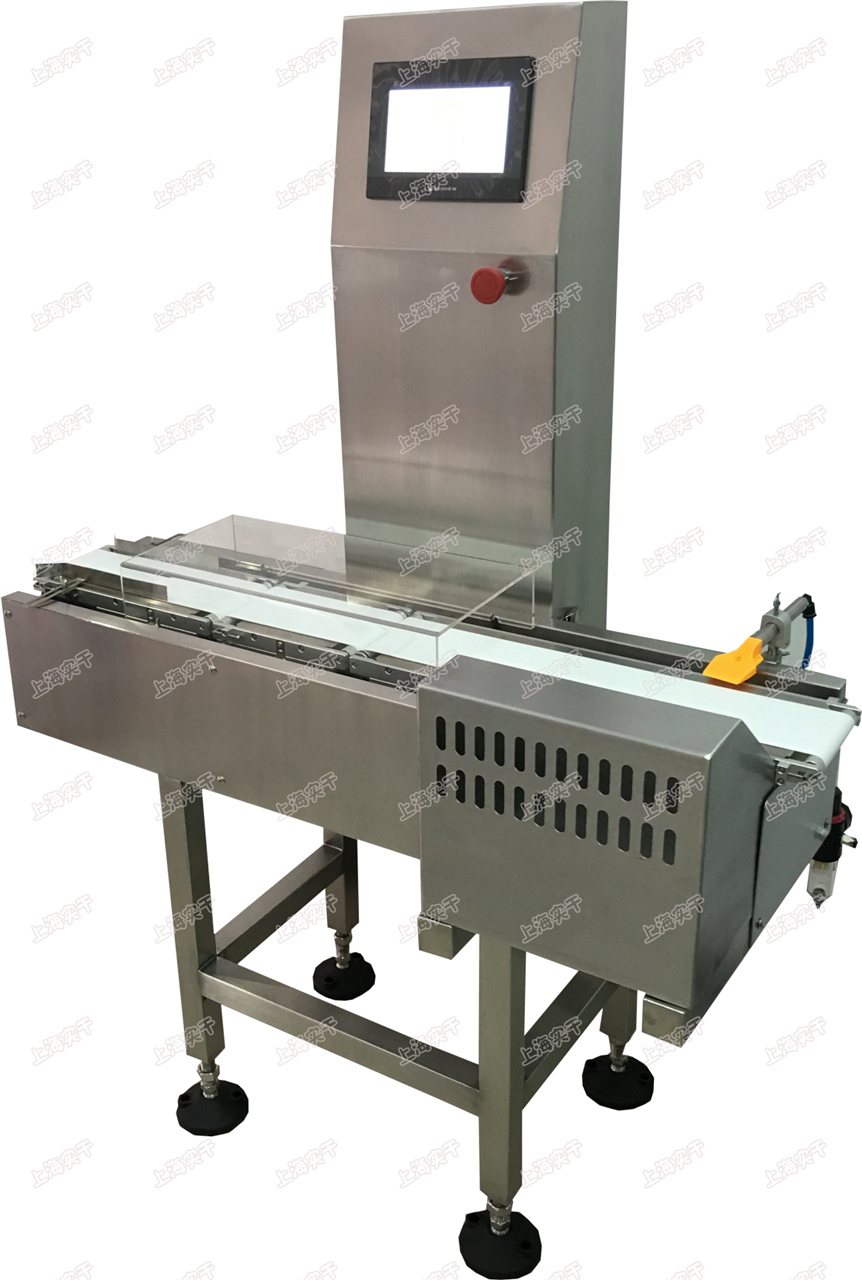 　　提供一手全國市場儀表價格行情，盡在中國儀表網。 　　品牌：上海實干 　　產品名：檢重秤 　　型號：SG-100 　　制造企業(yè)：上海實干實業(yè)有限公司（進入展臺） 　　11月市場價格：40000元 　　產品介紹： 　　上海實干生產銷售的檢重秤能夠快速準確的檢測出流水線上產品的重量，并且還能把重量不合格的產品剔除，從而提高產品的出廠合格率，公司的檢重秤還可根據用戶的不同要求定制