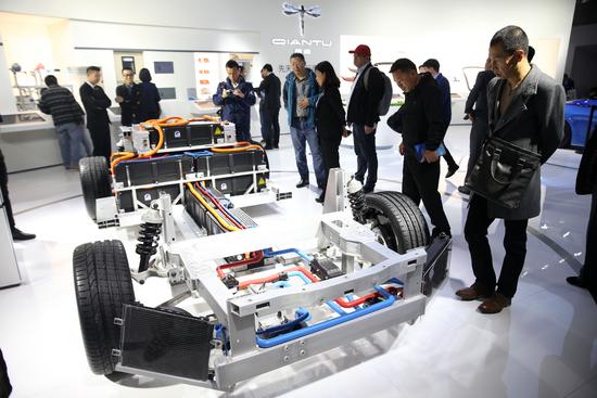 
	中國儲能網(wǎng)訊：隨著新能源汽車產(chǎn)業(yè)規(guī)模的擴大，中國已成為全球最大動力電池生產(chǎn)國。由此，后續(xù)廢棄動力電池的流向與回收問題也引起廣泛關(guān)注