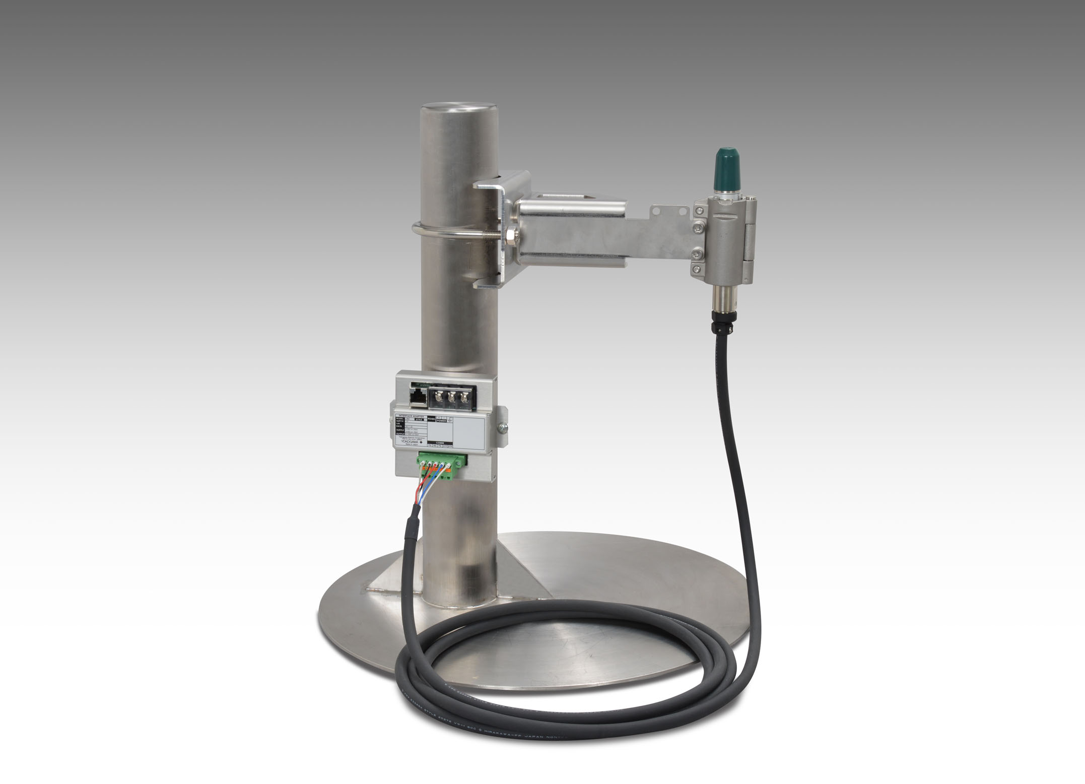 　　11月23日，橫河電機宣布開發(fā)了一款用于現(xiàn)場無線通信的ISA100 Wireless網(wǎng)關模塊，它可以整合接入點和網(wǎng)關的功能，將于11月29日開始面市銷售。這個網(wǎng)關模塊結構小巧、易于安裝，非常適合用于構建上游(油氣田開發(fā)和生產(chǎn))小型現(xiàn)場無線系統(tǒng)，以及其他需要從廣泛分布的少量設備中采集數(shù)據(jù)的應用