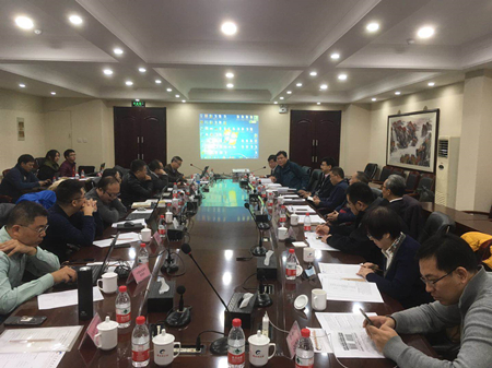 　　2017年11月22日，由機(jī)械工業(yè)儀器儀表綜合技術(shù)經(jīng)濟(jì)研究所(以下簡稱“儀綜所”)牽頭的2017年智能制造綜合標(biāo)準(zhǔn)化和新模式應(yīng)用項(xiàng)目“智能裝備預(yù)測性維護(hù)標(biāo)準(zhǔn)研制和驗(yàn)證平臺建設(shè)”項(xiàng)目啟動會在京召開。工業(yè)和信息化部裝備工業(yè)司汪宏處長、國家標(biāo)準(zhǔn)化管理委員會工業(yè)二部徐全平處長、北京市經(jīng)濟(jì)和信息化委員會智能裝備處耿磊處長出席會議并講話