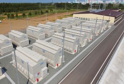 目前來看，儲能行業(yè)面臨著最大的三個方面的影響因素：技術(shù)問題、成本問題和政策設(shè)計下帶來的商業(yè)模式問題，說到底，能不能快速發(fā)展就是這三個方面。

前面兩個方面大家還是有比較明確和統(tǒng)一的判斷，按照技術(shù)進步來看，業(yè)界對我們電池的技術(shù)進步還是抱有非常樂觀的態(tài)度，日本綜合產(chǎn)業(yè)開發(fā)機構(gòu)和我們的汽車工程學(xué)會基本上都預(yù)測到2030年我們的電池單體能量密度可以達到500W/時/千克，美國能源部預(yù)測到2030年單體電池能量密度可以達到800W/時/千克