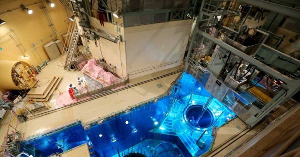 位于印第安納州拉斐特的普渡大學(xué)的工程師們正在開(kāi)發(fā)一種新的系統(tǒng)，用人工智能(AI)來(lái)保證核反應(yīng)堆的安全。這篇論文發(fā)表在《工業(yè)電子期刊》上，研究人員引入了一個(gè)深度學(xué)習(xí)框架，通過(guò)分析單個(gè)視頻幀，可以有效地識(shí)別出反應(yīng)堆的裂縫